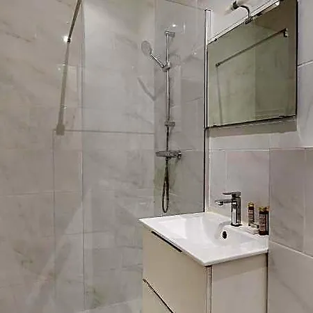 Magnificent - 2br/6p - Rochechouart דירה פריז