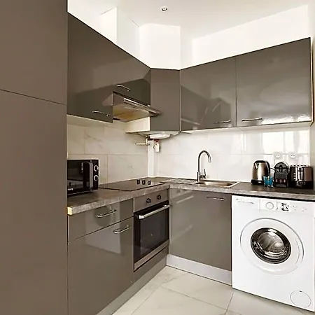 Magnificent - 2br/6p - Rochechouart Parijs