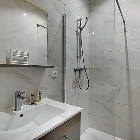 Hotel Magnificent - 2br/6p - Rochechouart Paris